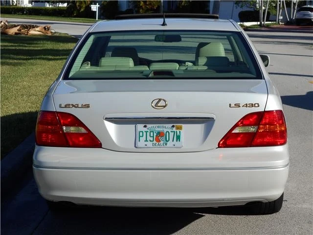 2001 Lexus LS 3rd Gen - Image 10 of 12