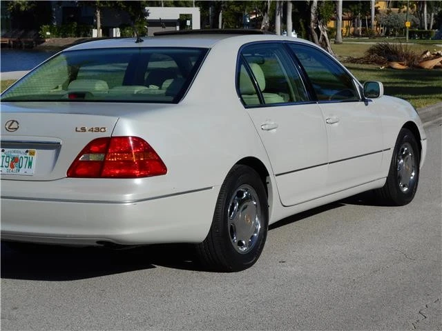 2001 Lexus LS 3rd Gen - Image 11 of 12