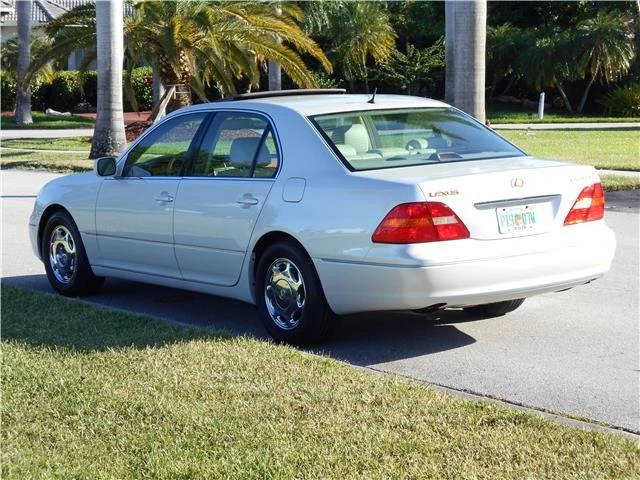 2001 Lexus LS 3rd Gen - Image 8 of 12