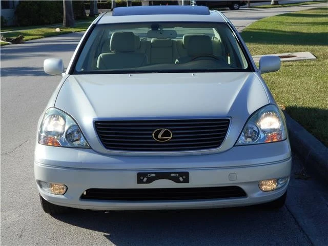 2001 Lexus LS 3rd Gen - Image 4 of 12