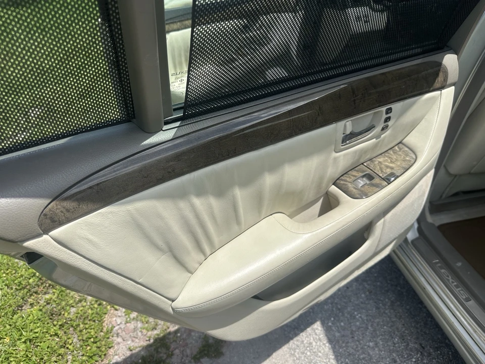 2001 Lexus LS 3rd Gen - Image 10 of 15