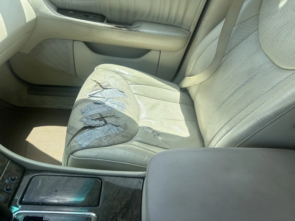 2001 Lexus LS 3rd Gen - Image 14 of 15