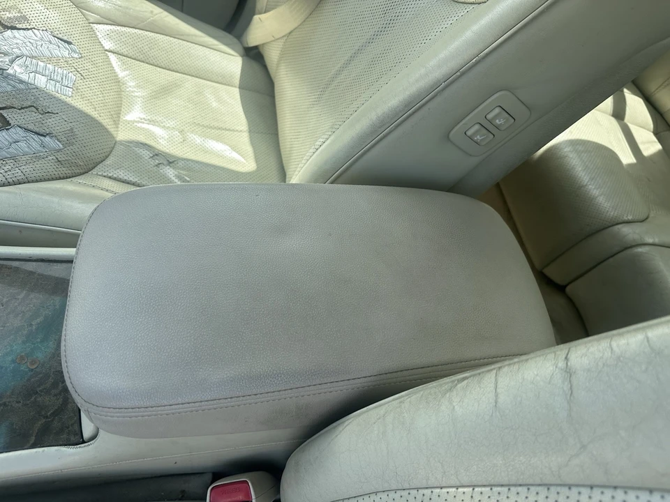 2001 Lexus LS 3rd Gen - Image 13 of 15