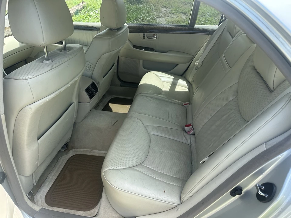 2001 Lexus LS 3rd Gen - Image 9 of 15