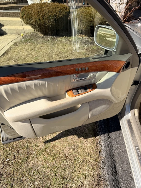 2001 Lexus LS 3rd Gen - Image 9 of 20