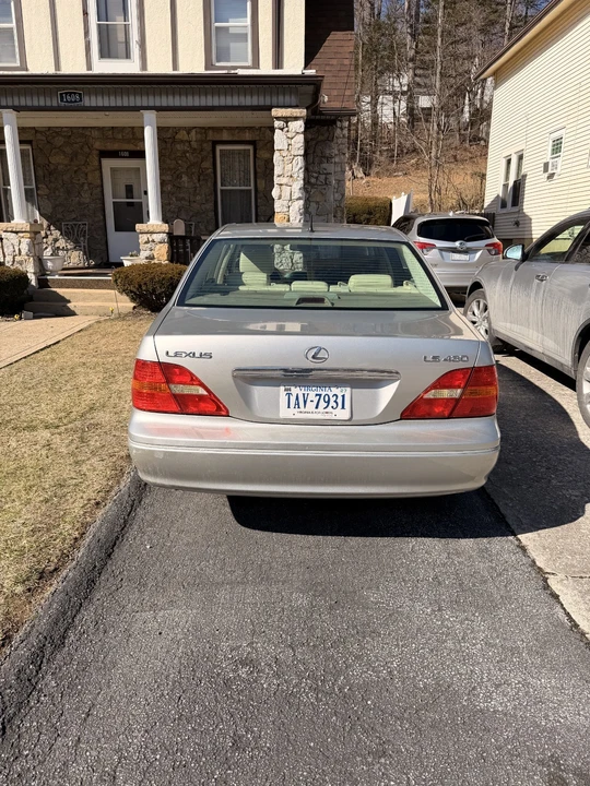 2001 Lexus LS 3rd Gen - Image 3 of 20