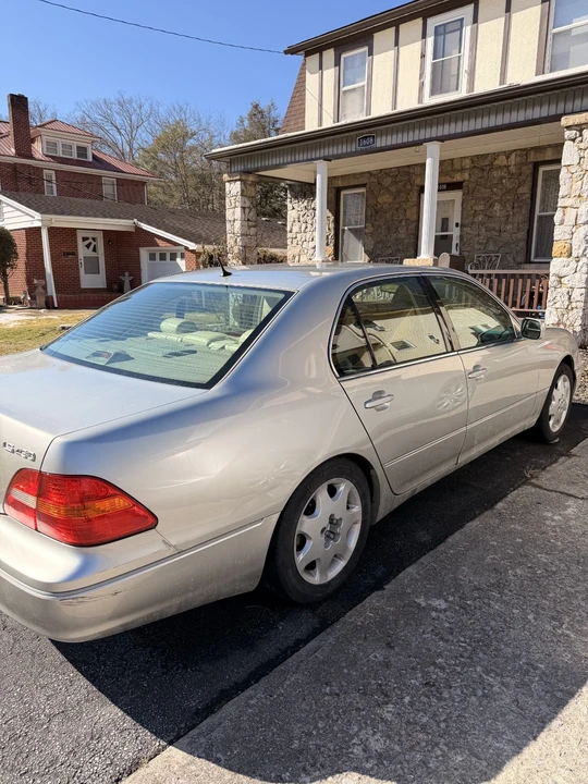 2001 Lexus LS 3rd Gen - Image 4 of 20