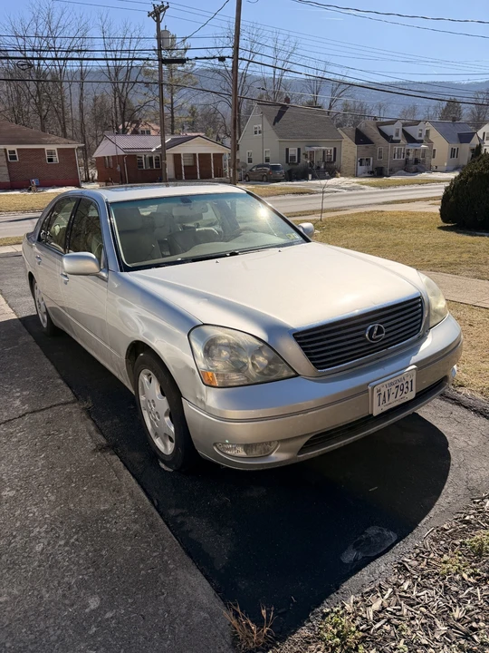 2001 Lexus LS 3rd Gen - Image 5 of 20
