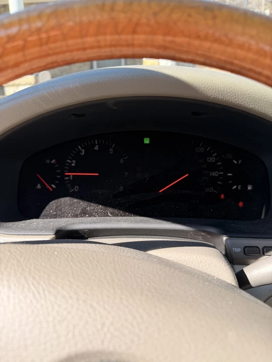 2001 Lexus LS 3rd Gen - Image 12 of 20