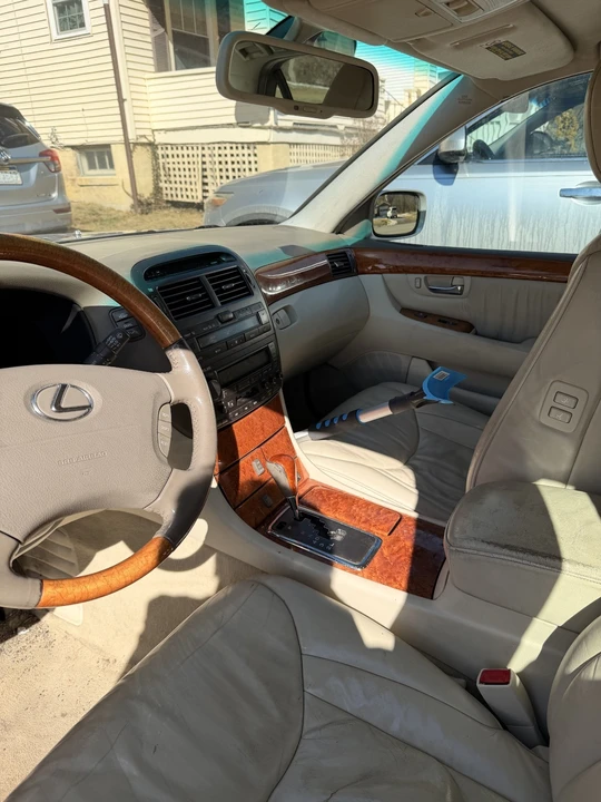 2001 Lexus LS 3rd Gen - Image 11 of 20
