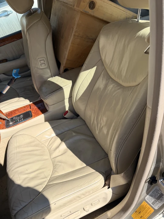 2001 Lexus LS 3rd Gen - Image 10 of 20