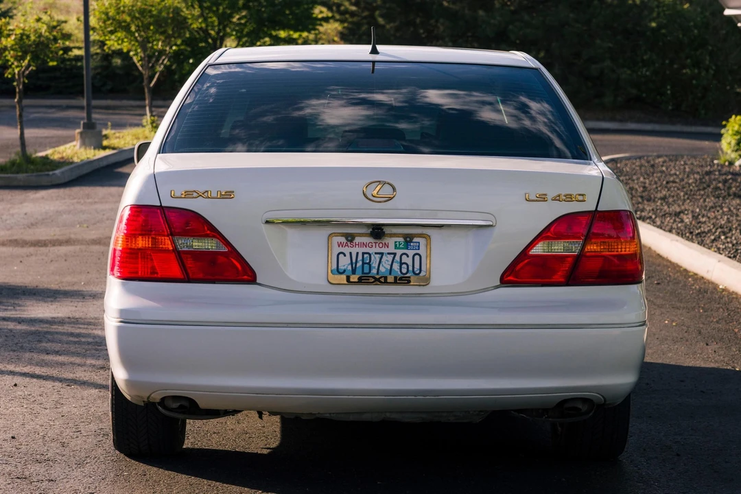 2001 Lexus LS 3rd Gen - Image 5 of 31