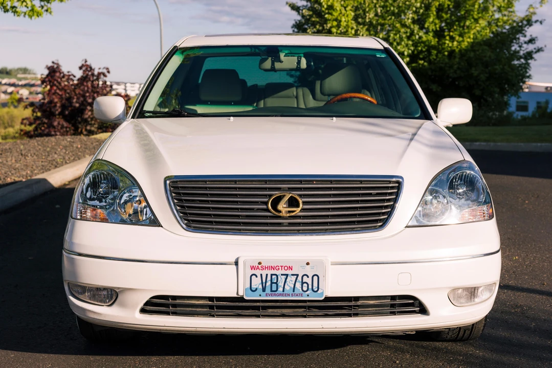 2001 Lexus LS 3rd Gen - Image 2 of 31
