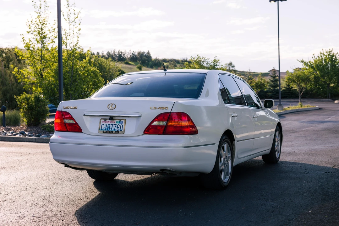 2001 Lexus LS 3rd Gen - Image 18 of 31