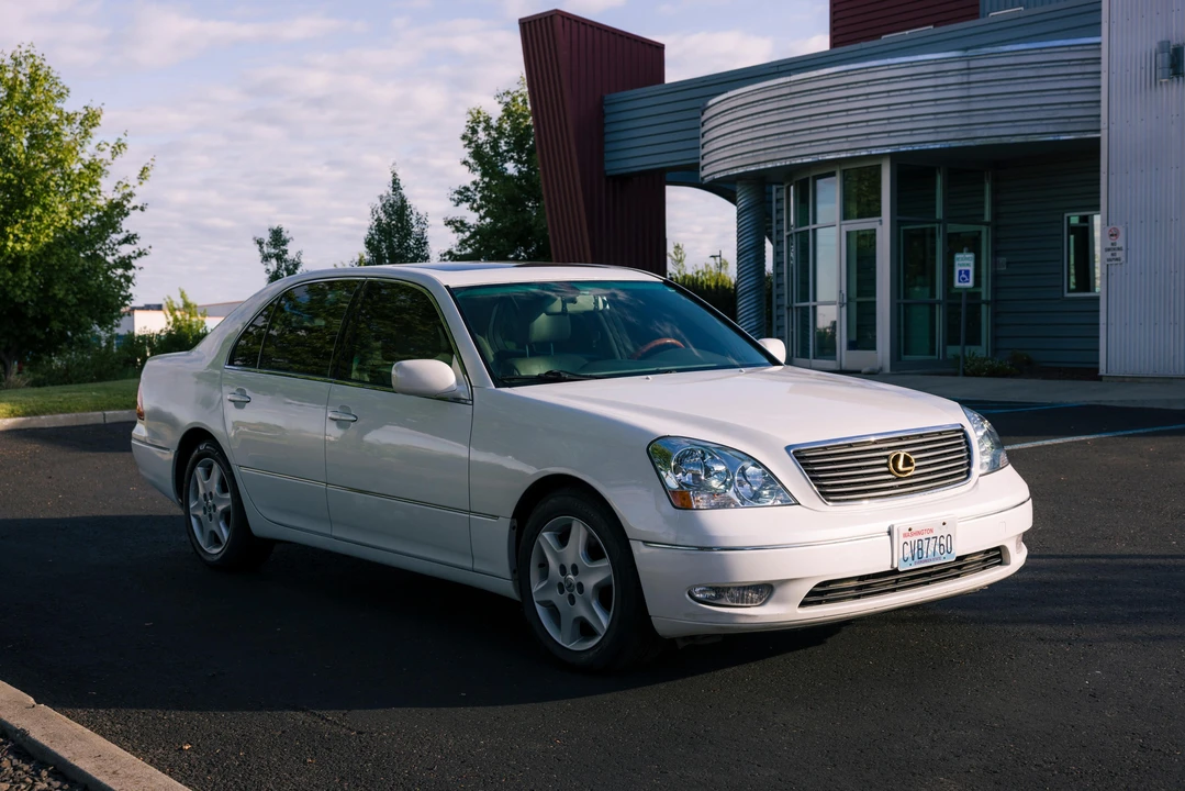 2001 Lexus LS 3rd Gen - Image 25 of 31