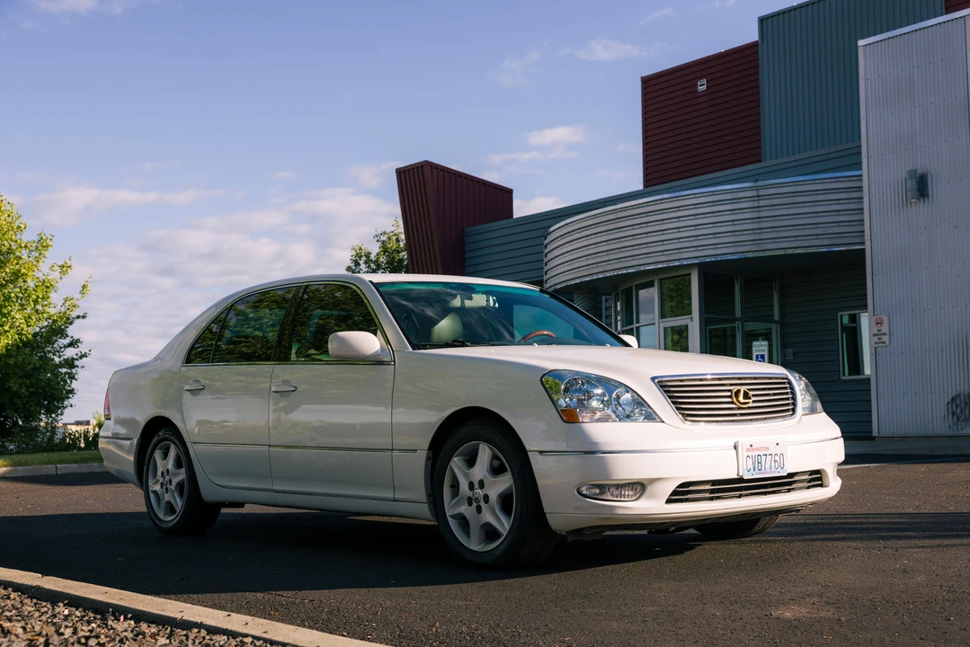 2001 Lexus LS 3rd Gen - Image 24 of 31