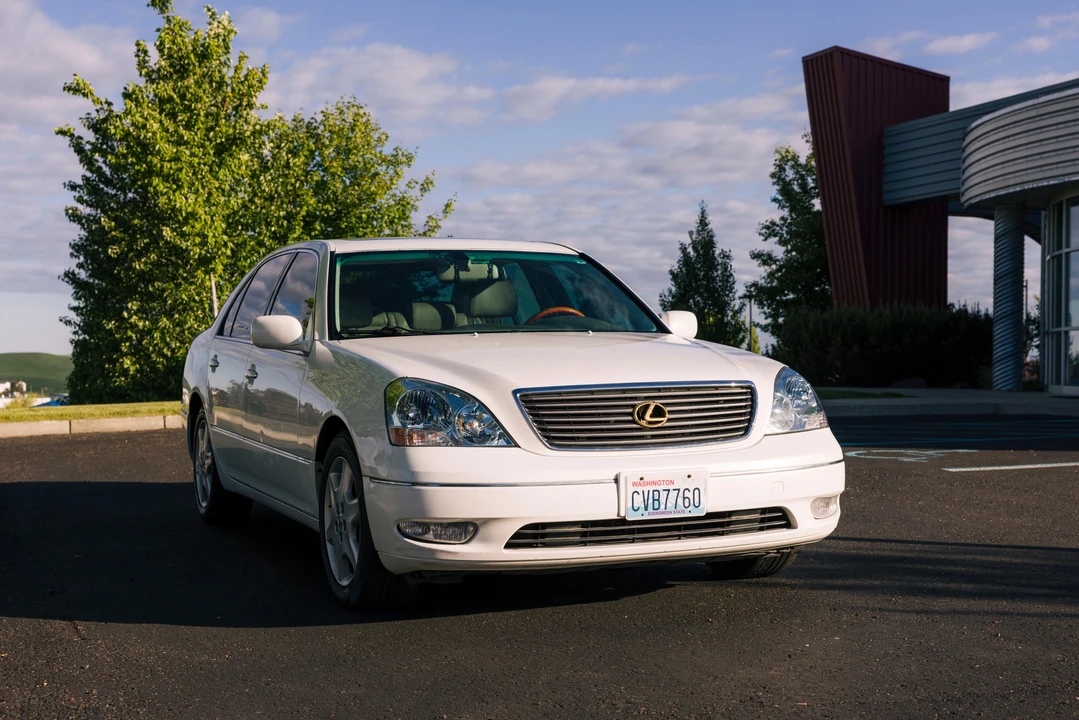 2001 Lexus LS 3rd Gen - Image 27 of 31
