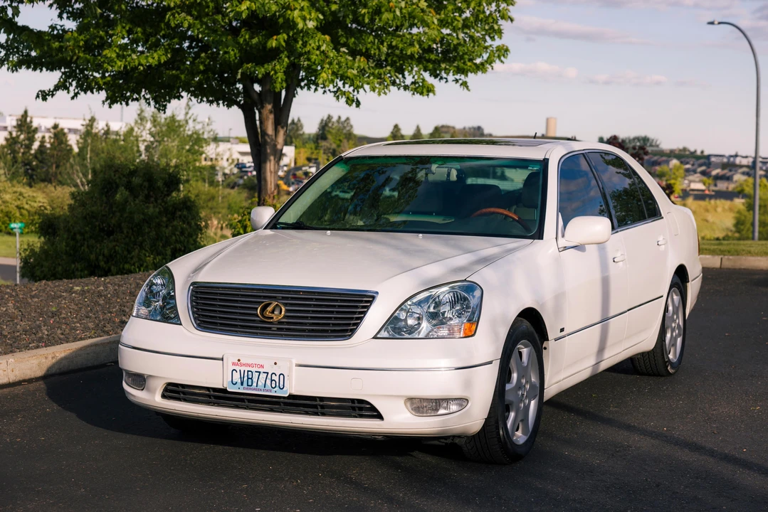 2001 Lexus LS 3rd Gen - Image 9 of 31