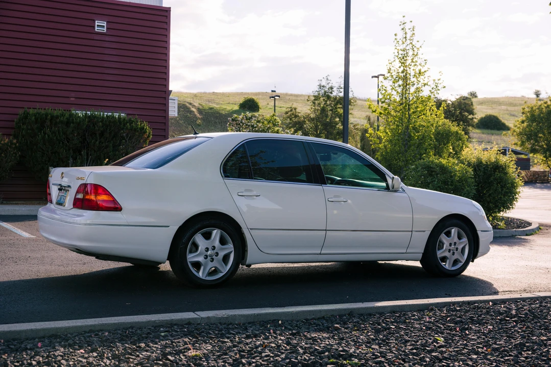 2001 Lexus LS 3rd Gen - Image 20 of 31