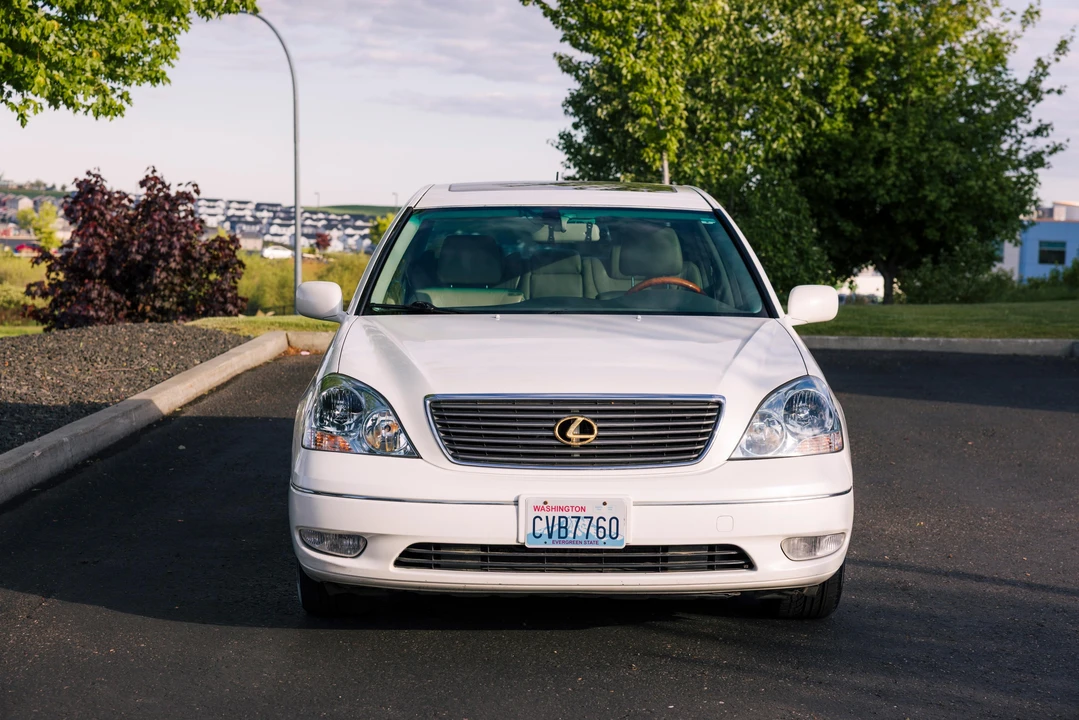 2001 Lexus LS 3rd Gen - Image 6 of 31
