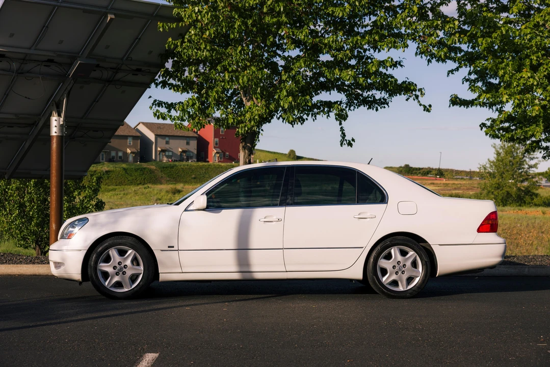 2001 Lexus LS 3rd Gen - Image 12 of 31