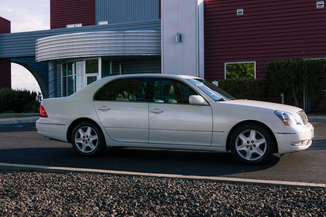 2001 Lexus LS 3rd Gen - Image 22 of 31