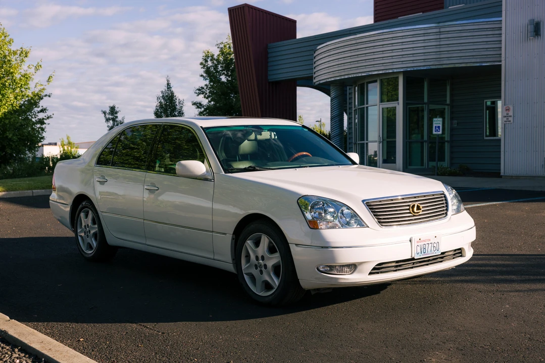 2001 Lexus LS 3rd Gen - Image 26 of 31