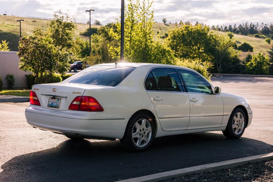 2001 Lexus LS 3rd Gen - Image 19 of 31