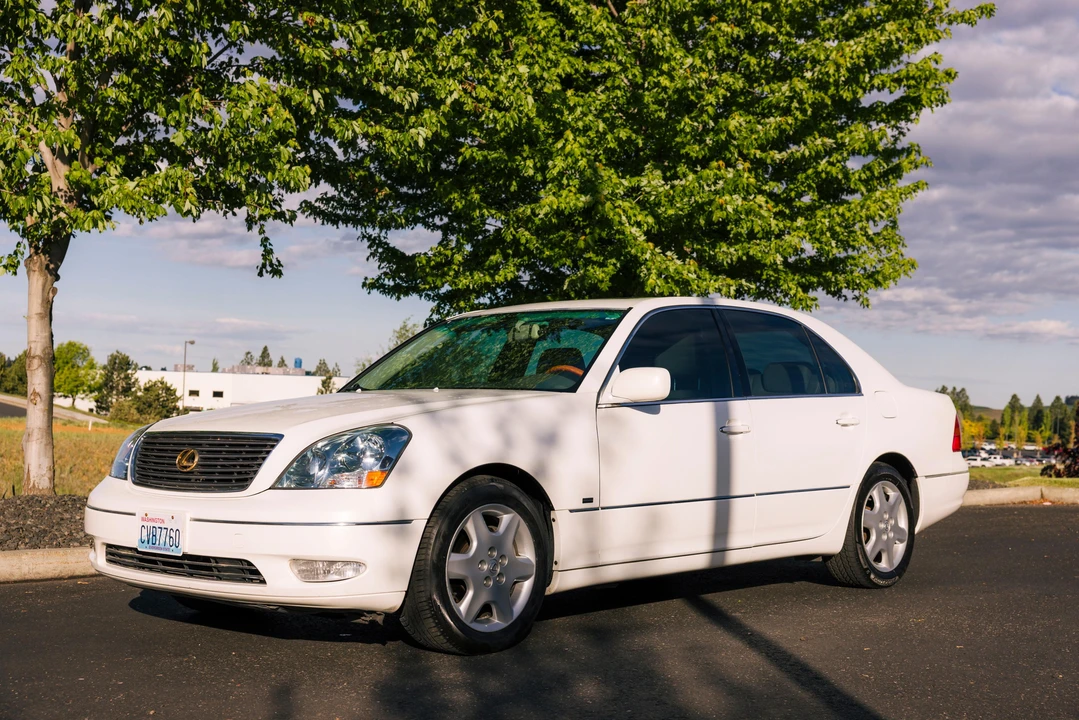 2001 Lexus LS 3rd Gen - Image 10 of 31