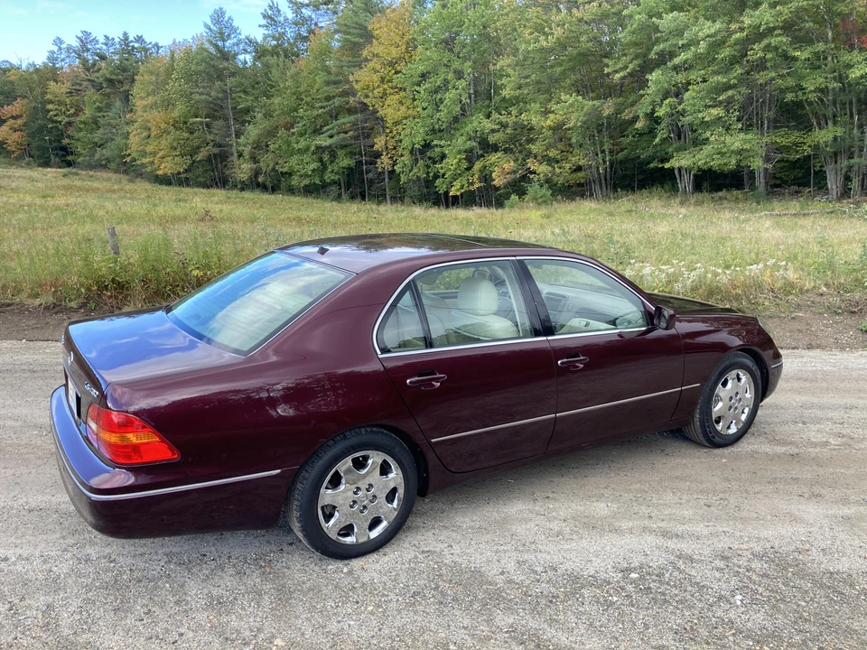 2001 Lexus LS 3rd Gen - Image 19 of 31