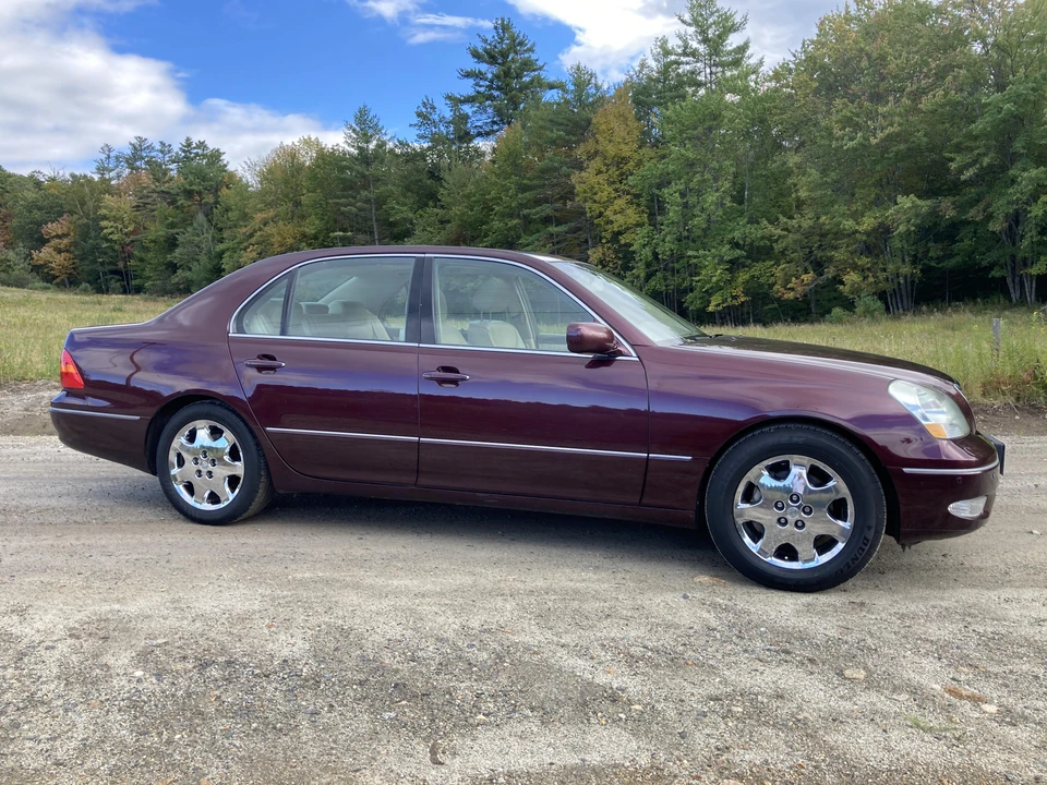 2001 Lexus LS 3rd Gen - Image 22 of 31