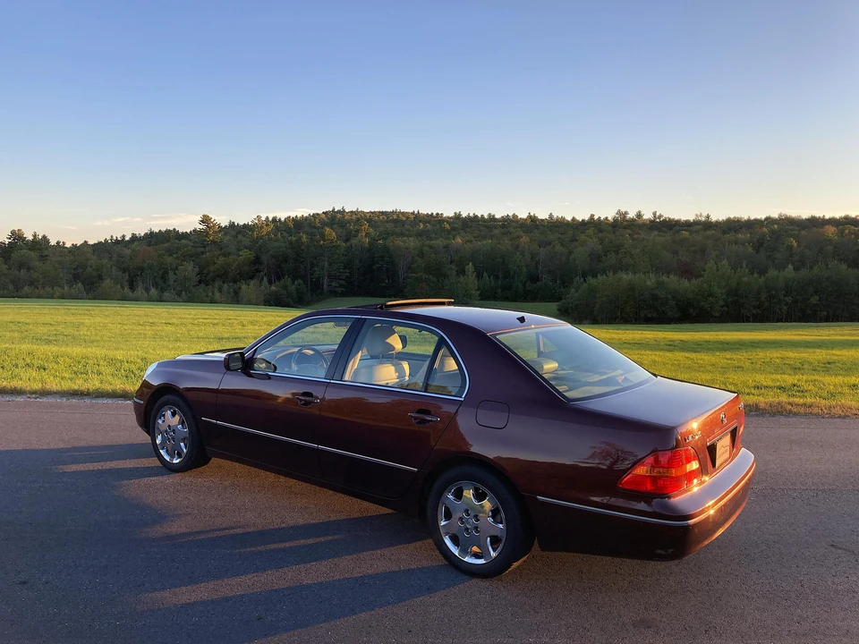 2001 Lexus LS 3rd Gen - Image 29 of 31