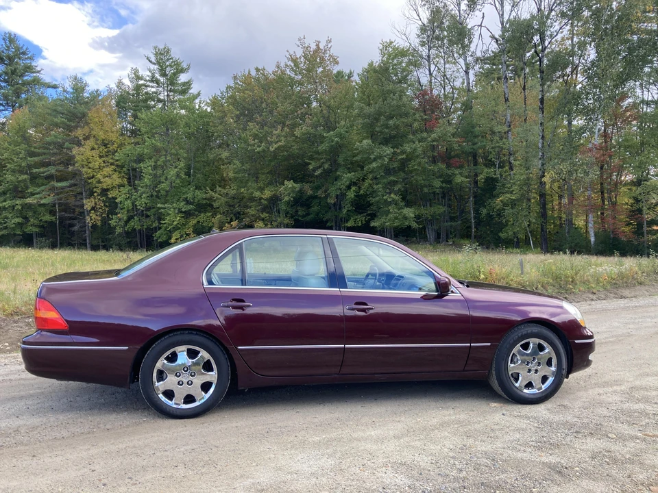 2001 Lexus LS 3rd Gen - Image 21 of 31