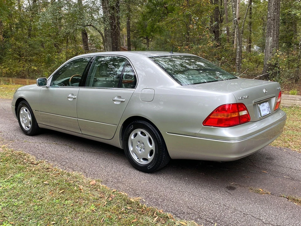 2001 Lexus LS 3rd Gen - Image 8 of 31