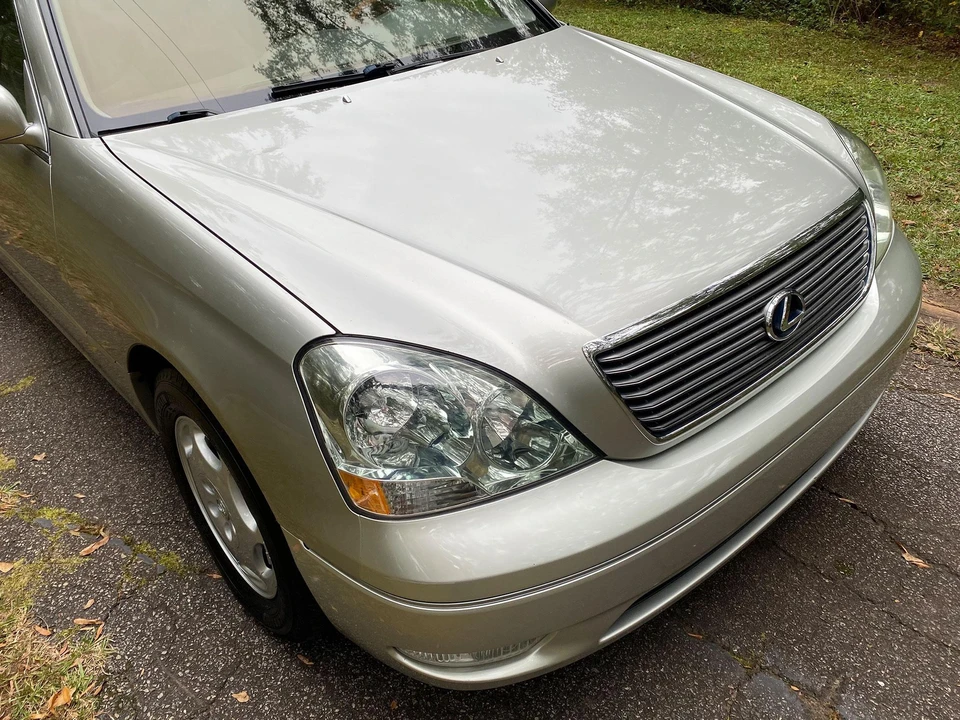 2001 Lexus LS 3rd Gen - Image 11 of 31