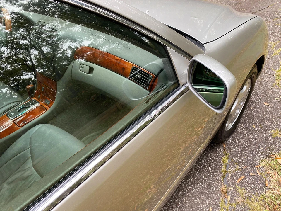 2001 Lexus LS 3rd Gen - Image 30 of 31