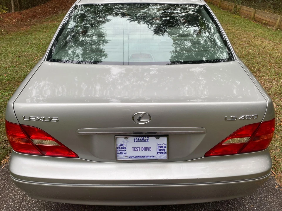 2001 Lexus LS 3rd Gen - Image 25 of 31