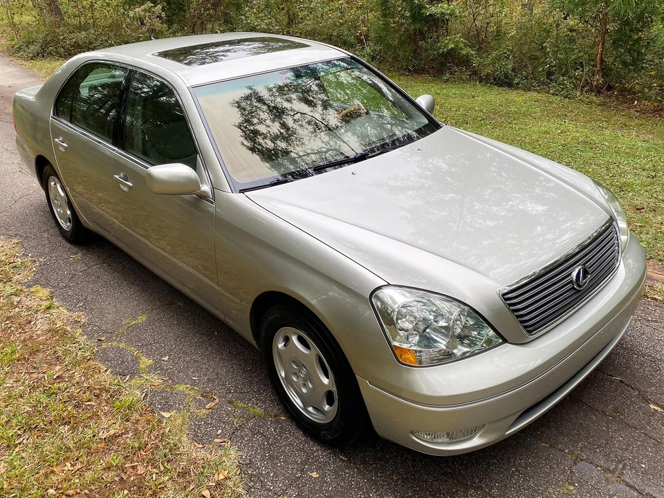 2001 Lexus LS 3rd Gen - Image 10 of 31