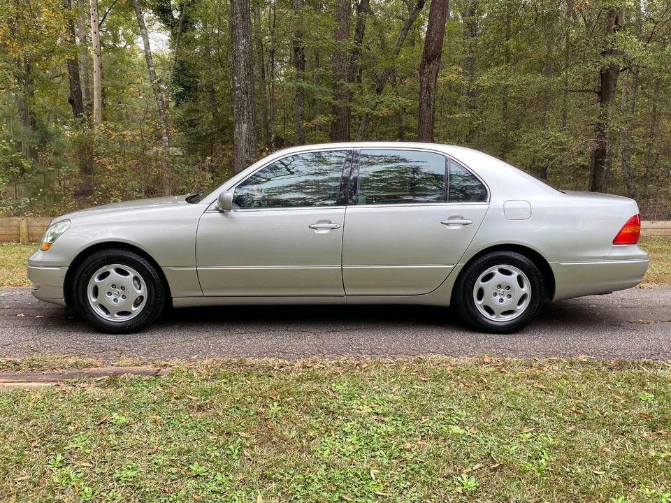 2001 Lexus LS 3rd Gen - Image 7 of 31
