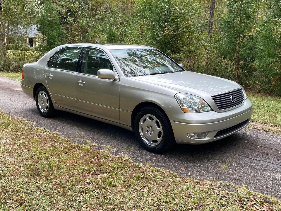 2001 Lexus LS 3rd Gen - Image 9 of 31
