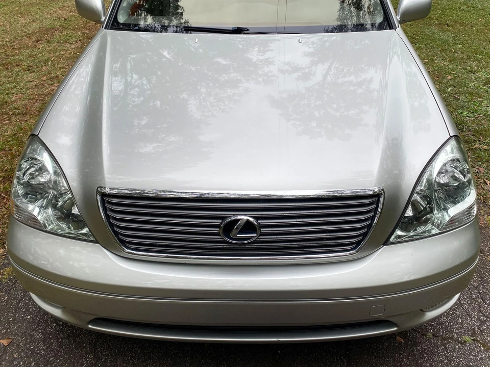 2001 Lexus LS 3rd Gen - Image 13 of 31