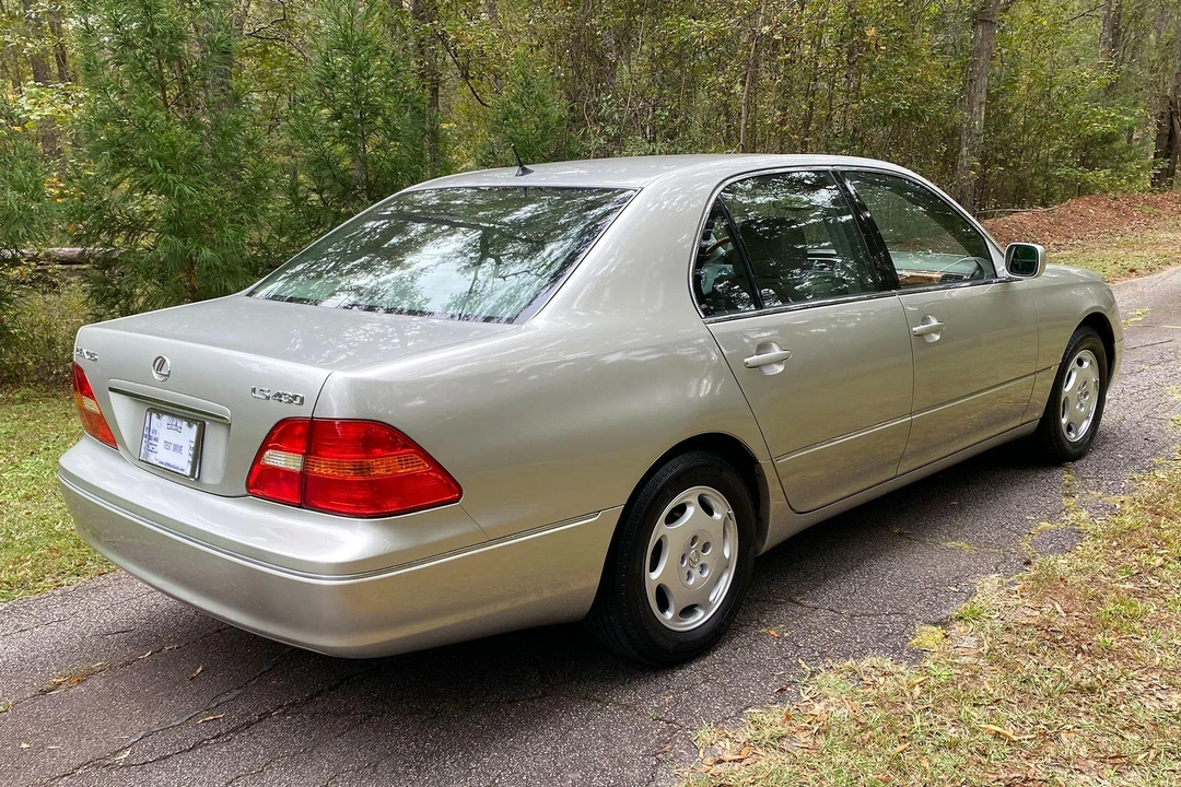 2001 Lexus LS 3rd Gen - Image 4 of 31