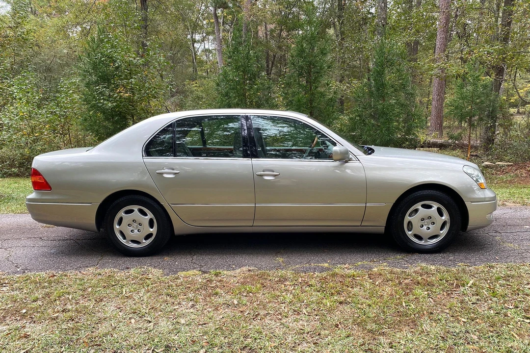 2001 Lexus LS 3rd Gen - Image 3 of 31