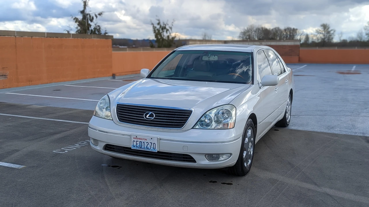 2001 Lexus LS 3rd Gen - Image 6 of 31
