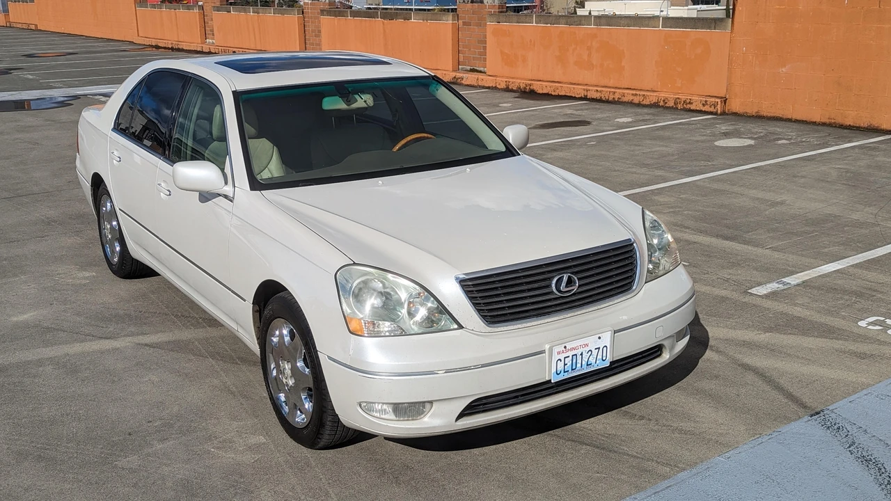 2001 Lexus LS 3rd Gen - Image 27 of 31