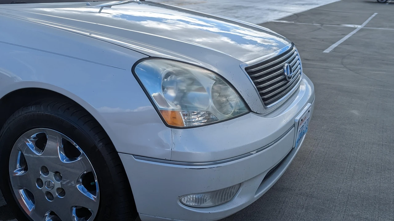 2001 Lexus LS 3rd Gen - Image 28 of 31