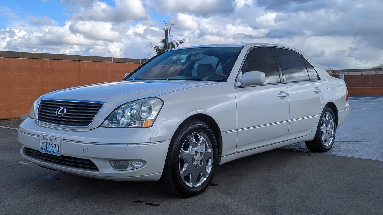 2001 Lexus LS 3rd Gen - Image 9 of 31