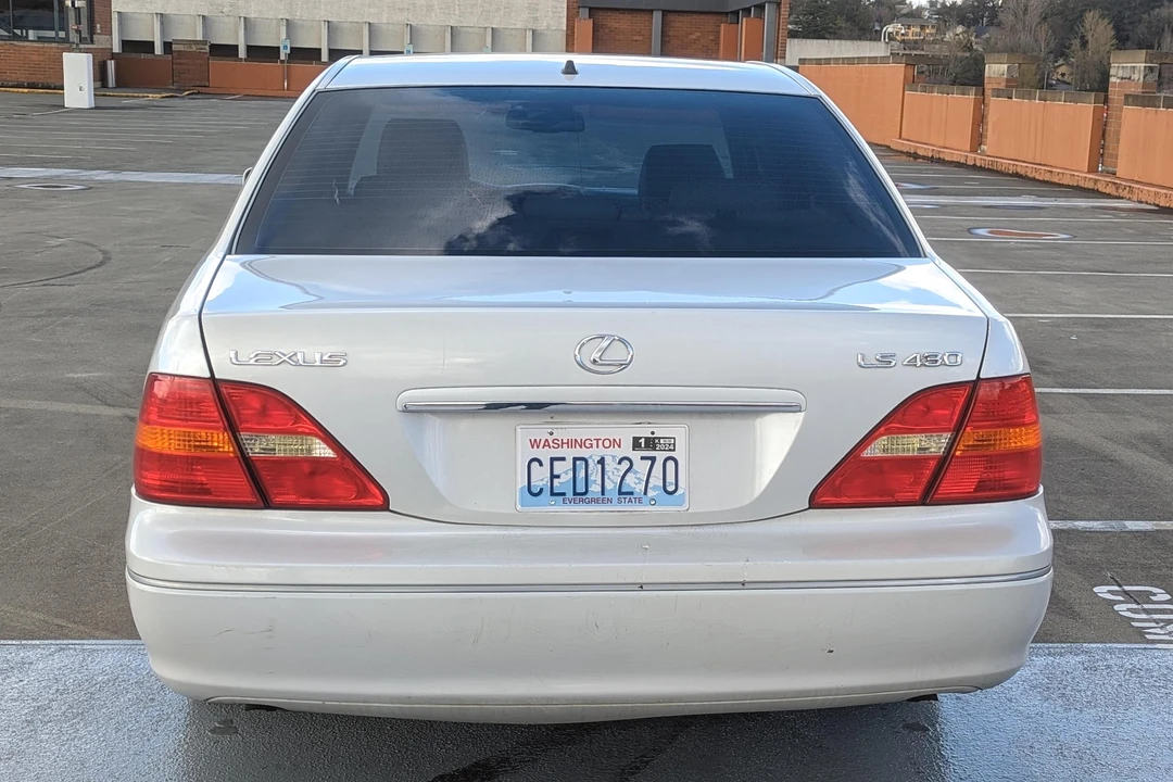 2001 Lexus LS 3rd Gen - Image 5 of 31