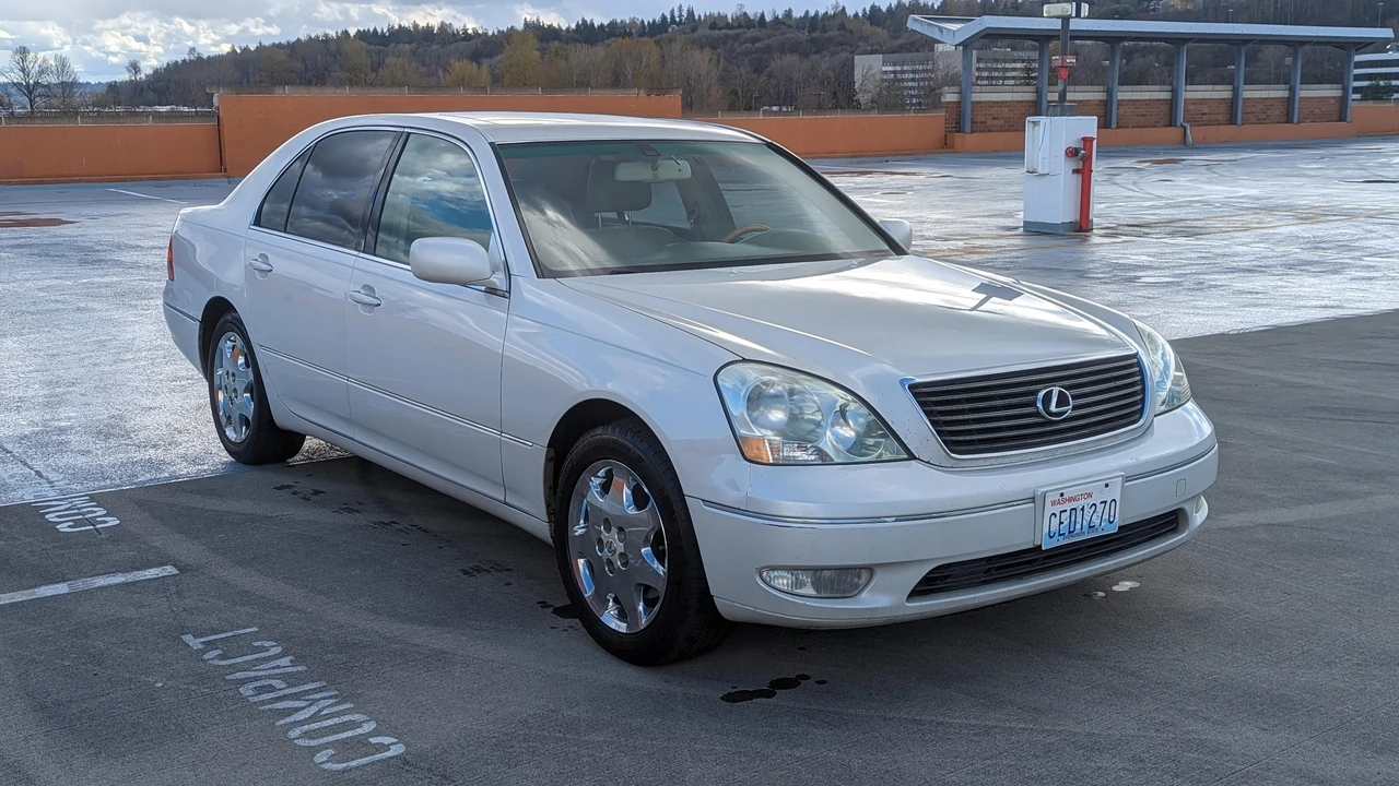 2001 Lexus LS 3rd Gen - Image 26 of 31