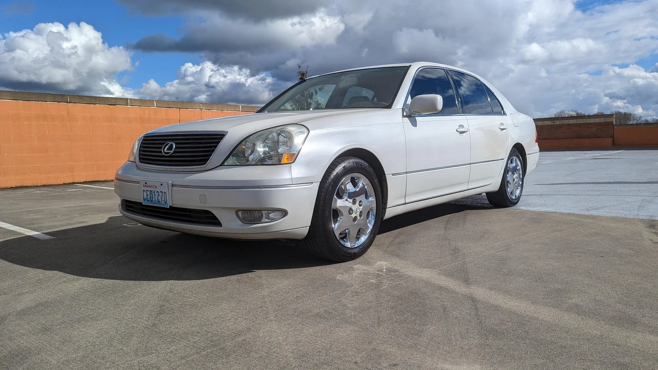 2001 Lexus LS 3rd Gen - Image 7 of 31